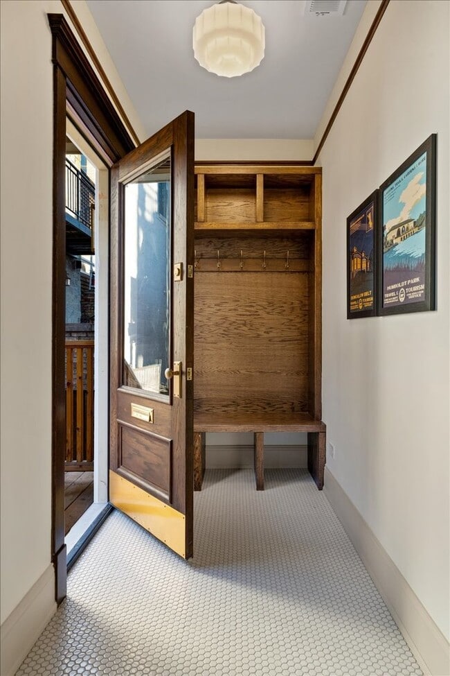 Photo - 1747 W Cornelia Ave