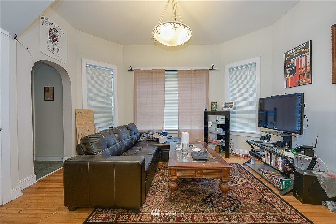 Photo - 302 25th Ave S