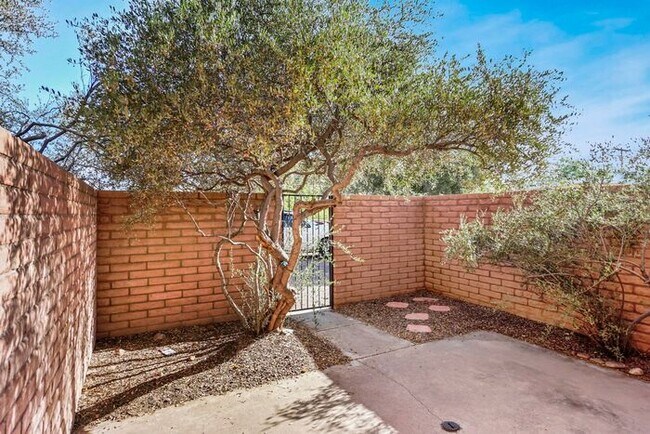 Photo - Townhouse- 2 Bdrm/ 1.5 Bath