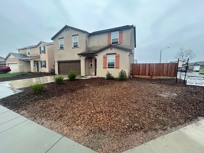 Photo - Newer 5 Bedroom 3 Bathroom in Tulare!