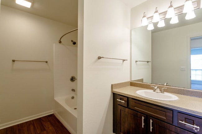 2BR, 1BA - Bradford