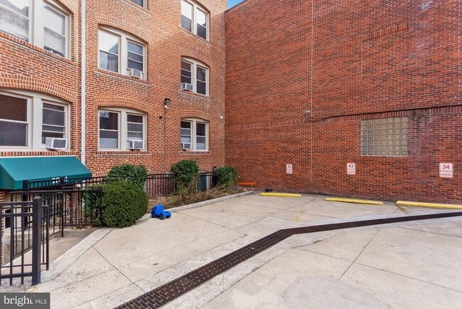Building Photo - 2854 Connecticut Ave NW Unit 30
