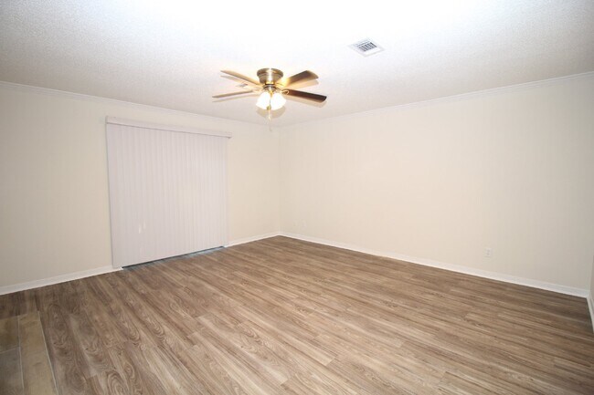 Photo - Foxborough Townhome with Modern Flooring &...
