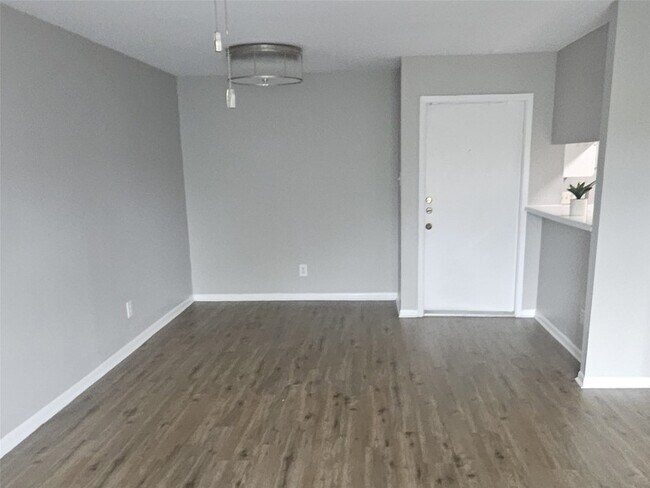 Photo - 3025 Walnut Bend Ln Unit 35