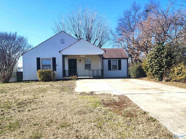 Building Photo - 1900 Vanderbilt Cir SW Rental