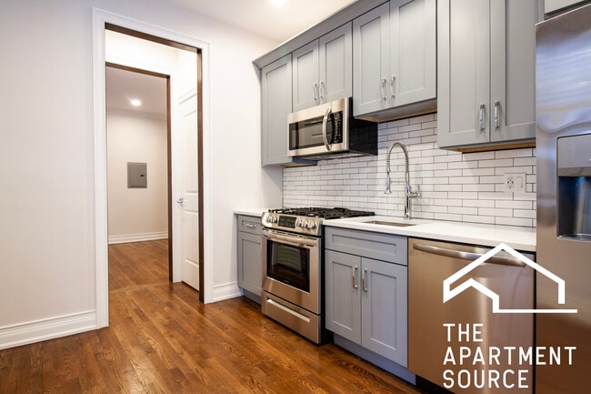 Building Photo - 652 W Buckingham Pl Unit 2e