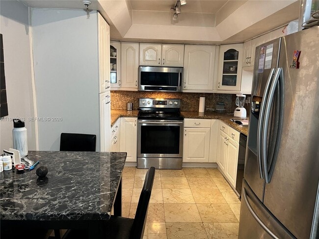 Photo - 520 Brickell Key Dr Unidad A610