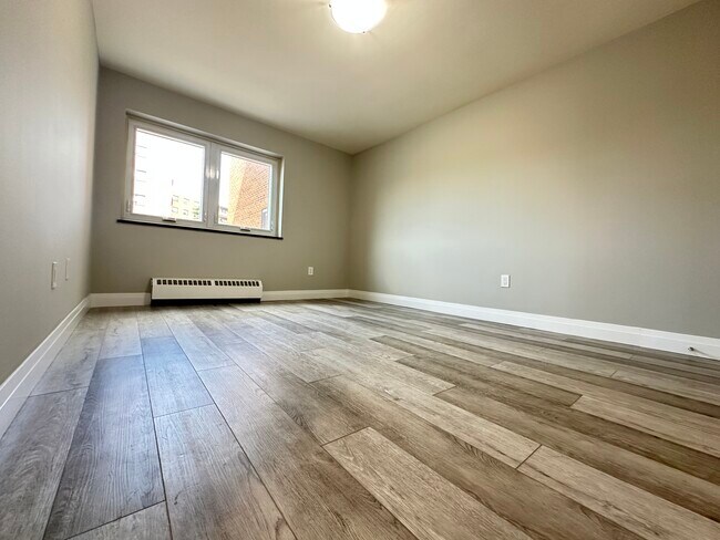 Photo - 483 Linwell Road