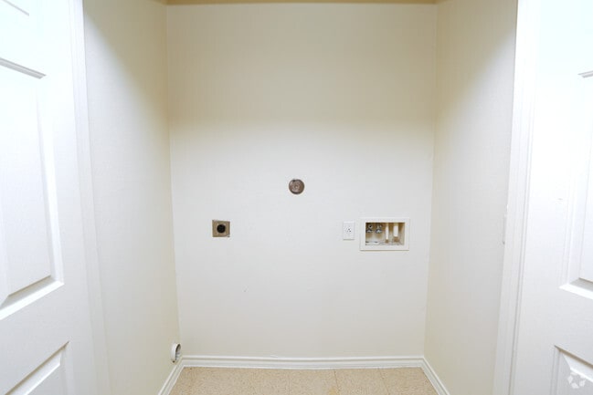 1BR,1BA - 829SF - In Unit Laundry