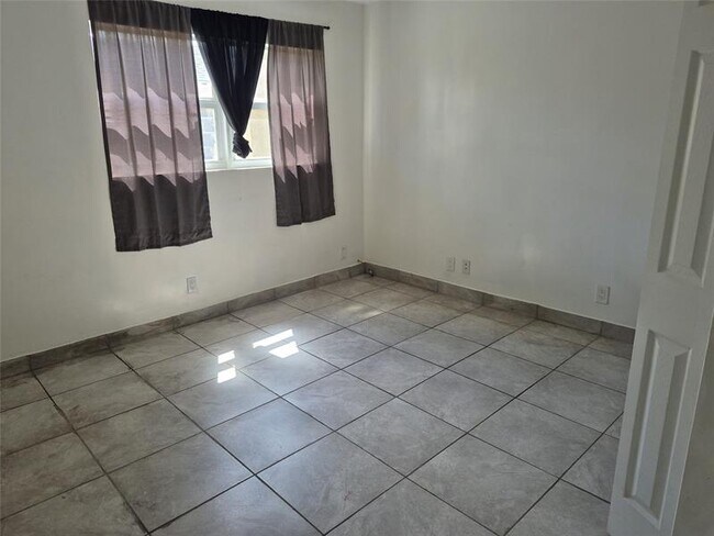 Photo - 4429 Treehouse Ln Unit 28 F