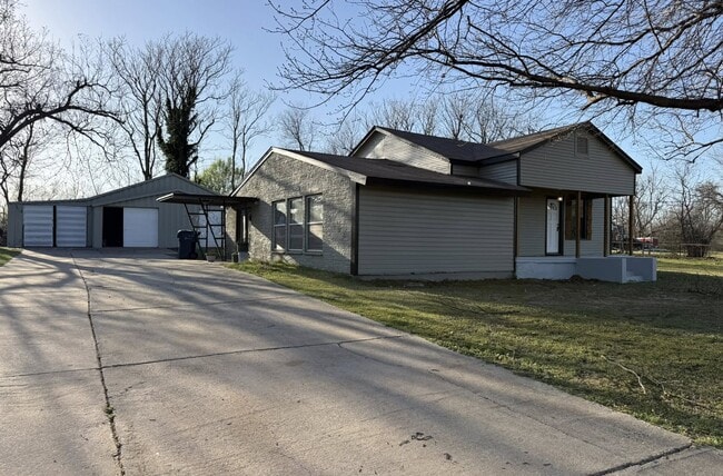 Building Photo - 6521 N Lottie Ave