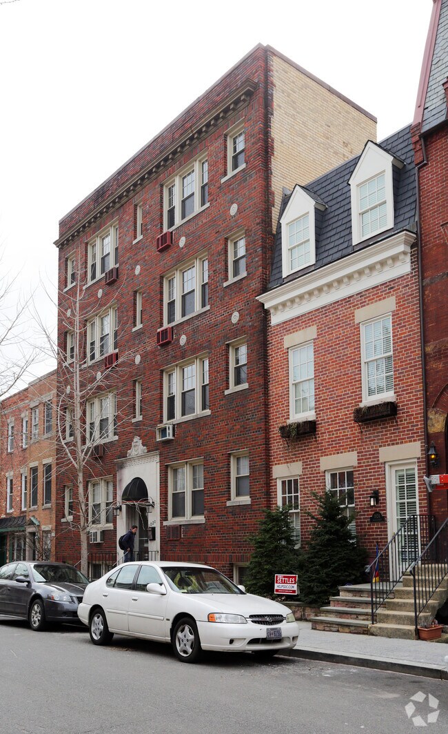 Building Photo - 1820 Swann St NW Rental