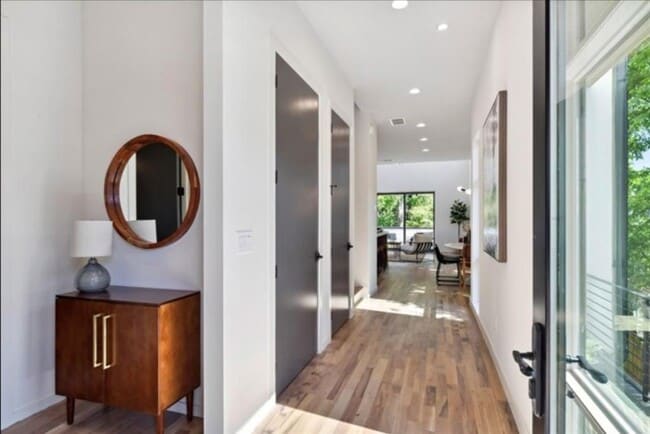 Photo - 536 Highland Ave NE