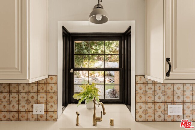 Photo - 1110 N Beverly Glen Blvd