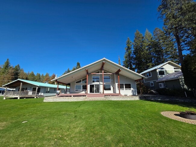 Photo - Lakefront Home on Diamond Lake