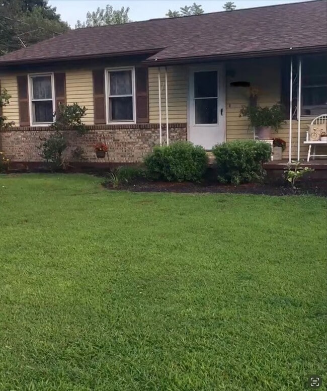 Building Photo - 1414 3rd Ave