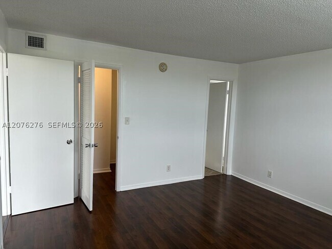 500 Executive Center Dr Unidad 3A