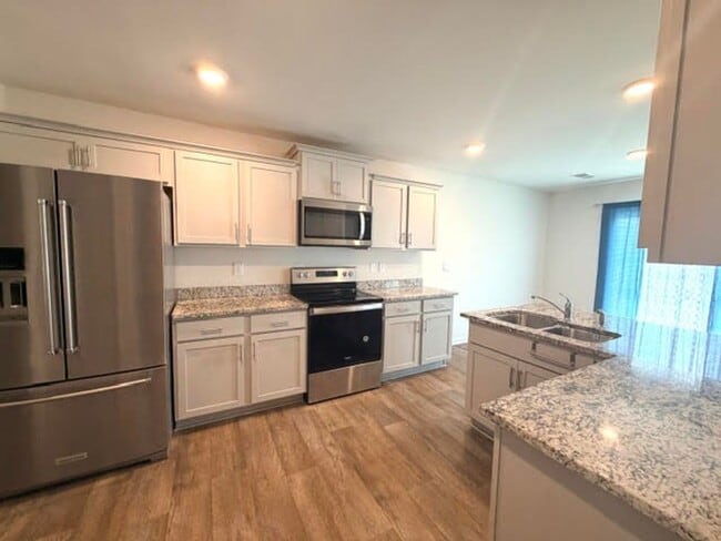 Photo - 526 Leven Dr