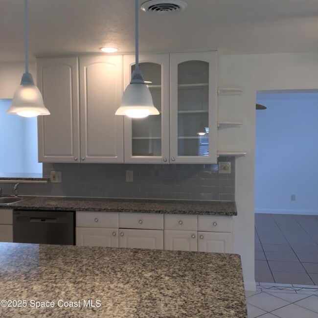 Photo - 2360 Warwick Rd