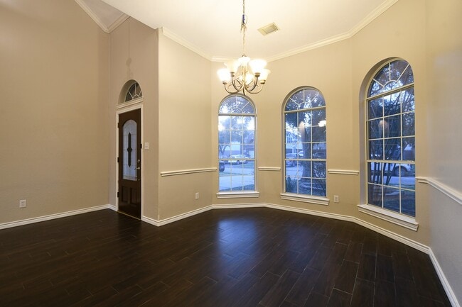 Photo - 212 Rolling Springs Ln