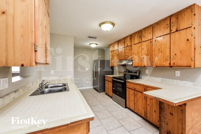 Photo - 1410 NE 5th Ln