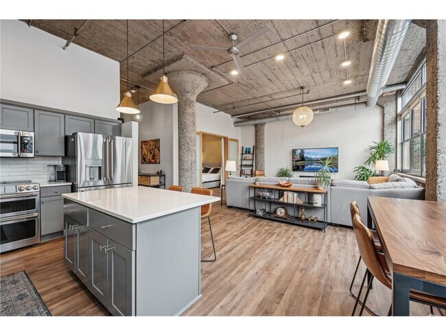 Building Photo - 521 7th St. S Rental