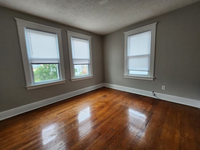 Photo - 64 Gorham Ave Unidad 2