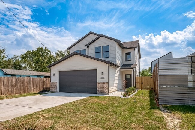 Photo - 8128 Chateau St