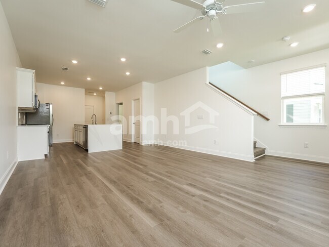Photo - 106 Niven Ct