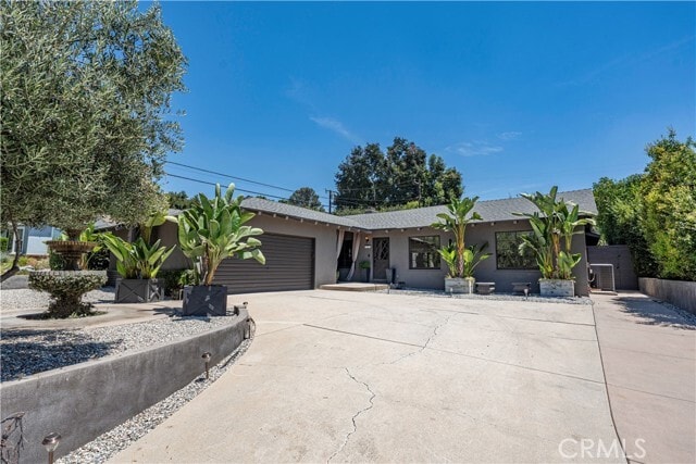 Building Photo - 614 N Glendora Ave