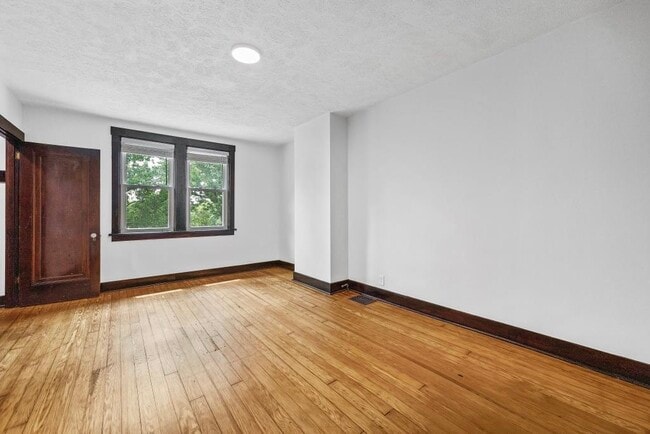 Photo - 333 Reifert St