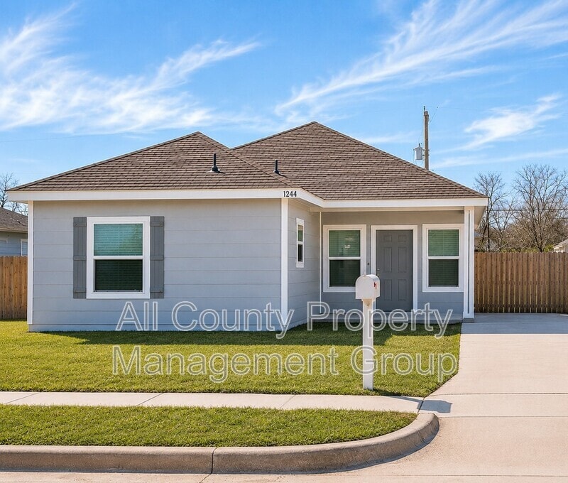 Photo - 1244 E Harvey Ave