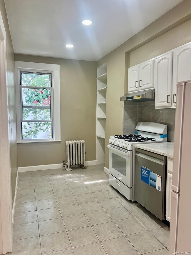Photo - 42-18 66th St