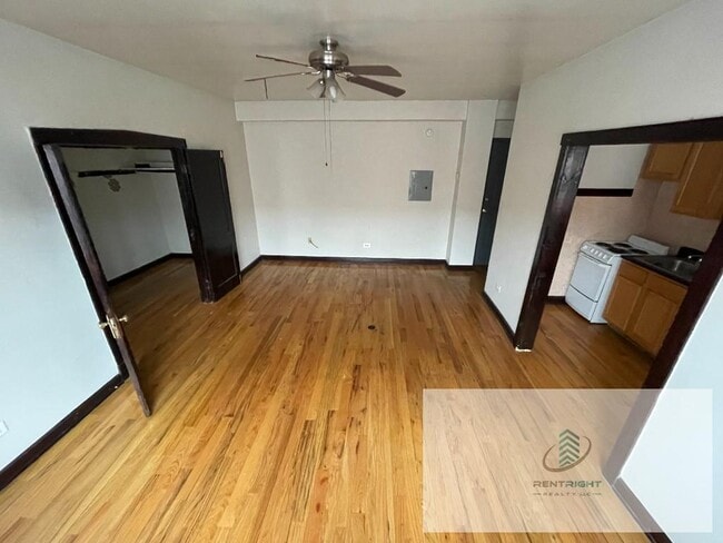 Photo - 4019 W Irving Park Rd Unit 4027-217