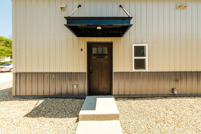 Photo - 744 E Loucks St Unidad 744 E Loucks St