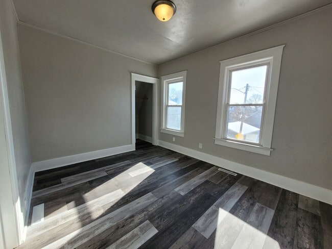 Photo - 816 School Pl