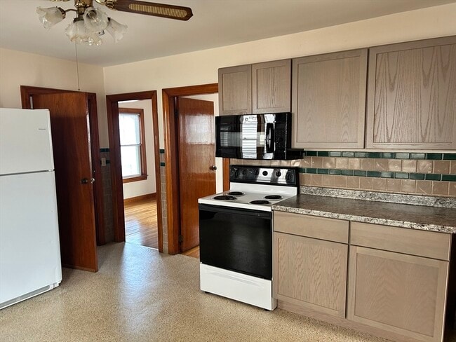 Building Photo - 41 School St Unit 1 Rental