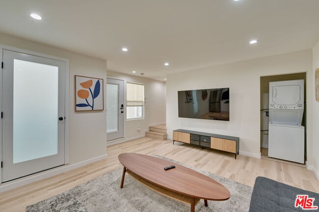 Photo - 9042 Phyllis Ave