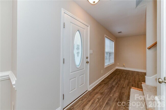 Photo - 1002 Hannah Pl