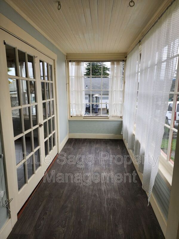 Photo - 1011 W 11th St