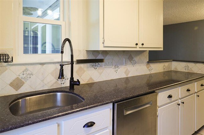 Photo - 8705 Clearbrook Trail