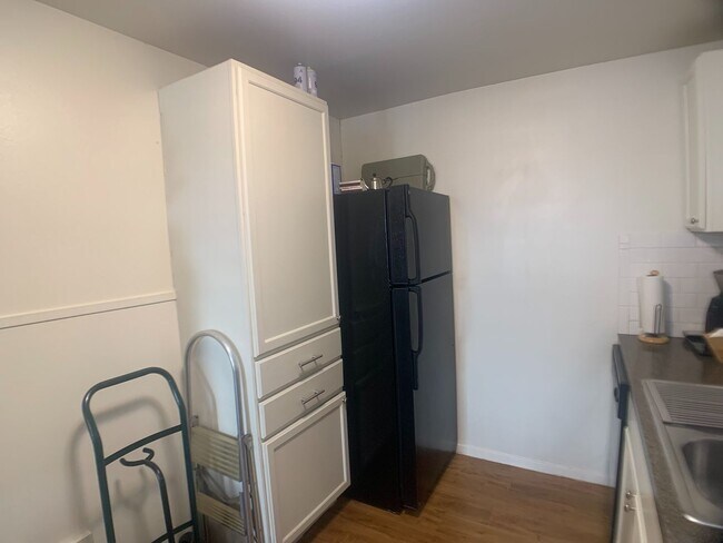 Photo - 302 E 30th St Unidad C