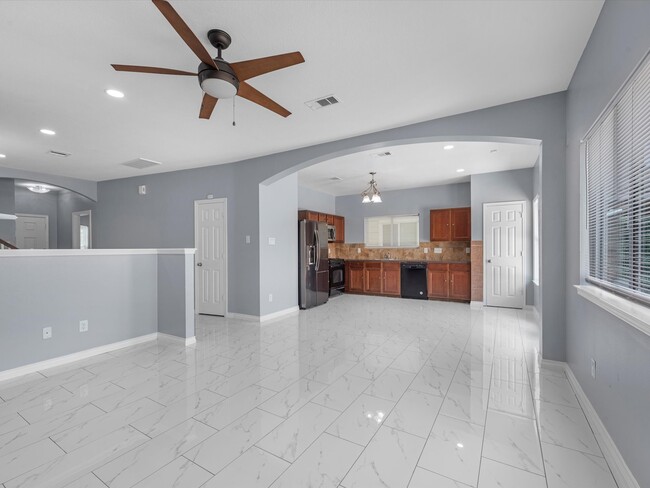 Photo - 6131 Settlers Lake Cir W