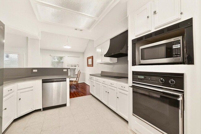 Photo - 15343 Meadow Village Dr