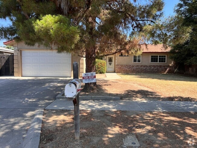 Building Photo - $2,250 Fowler & Shields, 3 Bedrooms - E Fe... Rental