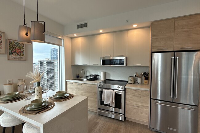 Photo - 200 Redpath Ave