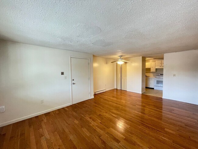 Photo - 177 Loudon Rd Unidad 209