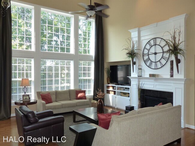 Photo - 4 br, 3.5 bath House - 105 Vaughan Street