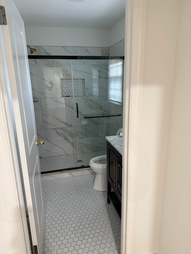 Building Photo - 717 Sycamore Dr Unit 1