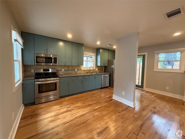 Building Photo - 2105 Kinney Ave Unit B Rental